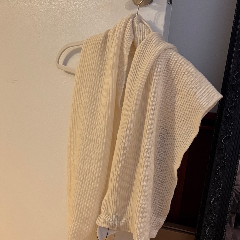 NWT Saks Fifth Ave 100% Cashmere Cream Ribbed Knit Women’s Sweater Scarf